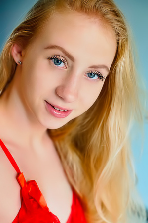 Alice Blue Flaunt Her Shaved Pussy With A Naughty Smile