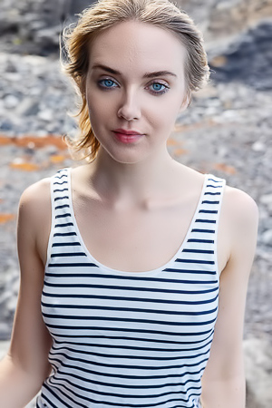 Oxana Chic Looking For A Secluded Spot Where You Can Be Alone Together