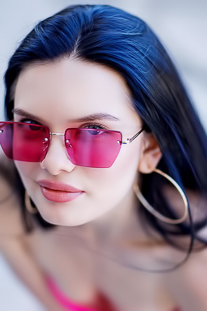 Ariana Mun Raven-haired Russian Honey Takes Off Her Rose-tinted Sunglasses