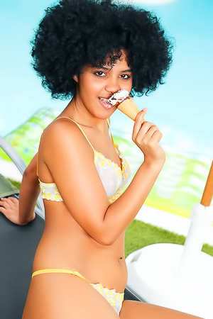 Curly Latino Star Selva Lapiedra