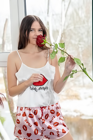 Marciana Touches The Gifts To Her Pussy porn pics gallery