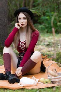 Reislin Rocking An Adorable Fall Witchy Outfit