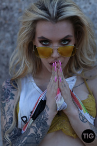 Blonde Girl Saskia Valentine With Tattooes