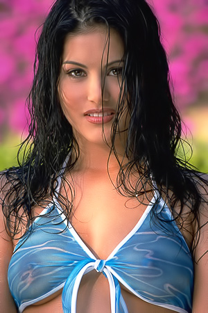 Sunny Leone Is Absolutely Gorgeous