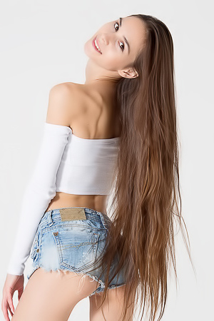 Leona Mia - Young Babe Casting