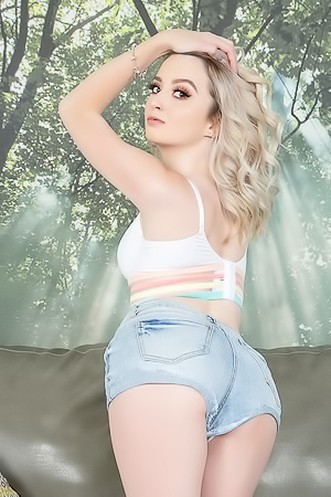 Lexi Lore Really Loves Stripping