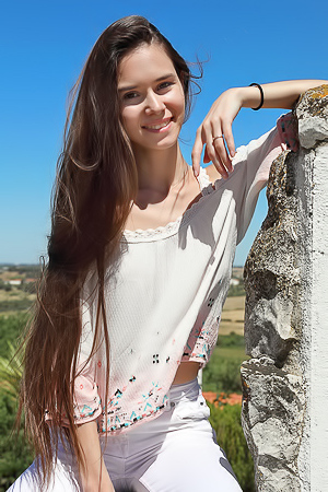 Leona Mia - Postcard from Portugal