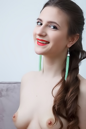 Yanetta Sexy Nude Girl With Hot Pussy