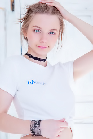 Siya Sexy Teen Angel With Nice Tits