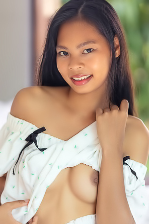 Po Share Her Naked Beauty With You For The First Time