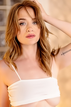 Elsa Violet Sunk Her Dripping Cooch Down Onto Her Dildo For A Stiffie Ride