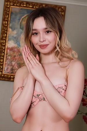 Elegant Mia Lamb In Intimate Lingerie Set