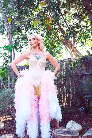 Shia Snow Hot Sexbomb With Pretty Face And Curly Blond Hairs And Perfect Boobs