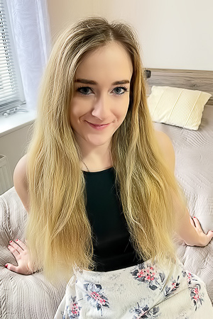 Dee Dee Her Meaty Bare Twat Eats Those Fingers