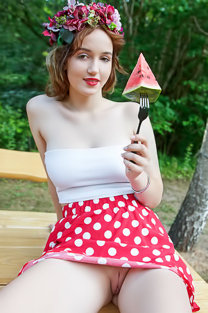 Rokki Her Mouthwatering Curves Sure To Whet Your Appetite