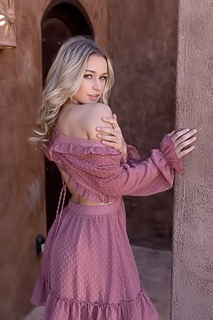 Tavia Seductive Curves And Confident Expressions Shine In This Stunning Set