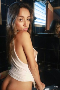 Camila Luna Erotic Girl Takes A Shower